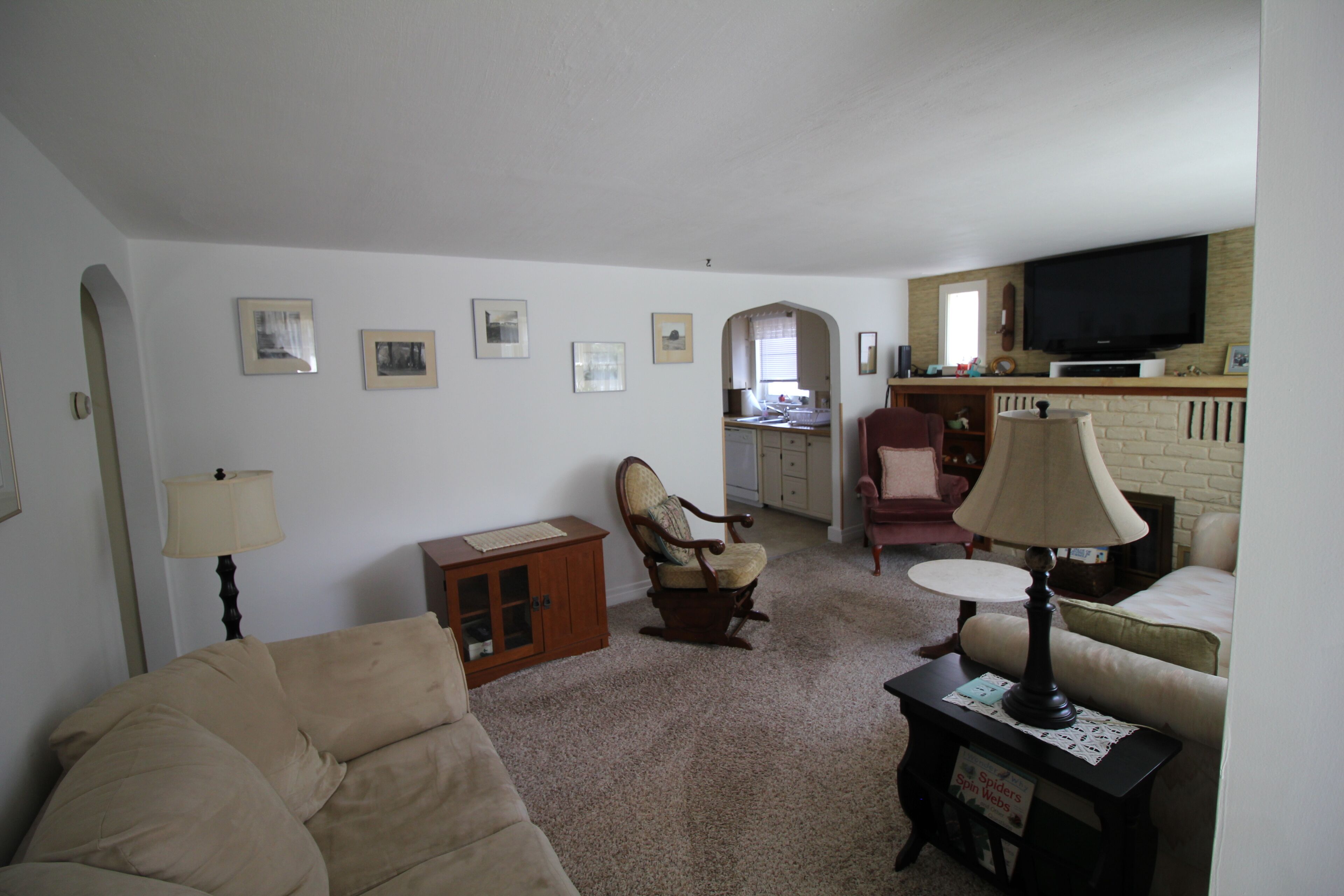 Perfect, Heart of Village, Private, Large Lot, 2- Blocks from almost everything