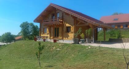 Authentisches Chalet im Herzen der Seenregion und in der Nähe von Skigebieten