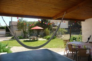 Outdoor dining - GITE-APART comfortable between Nancy and Metz in "Little Switzerland Lorraine". (Villers-En-Haye)