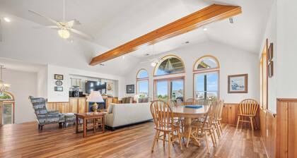 Crazy4Shore: Dog-friendly, Large Private Pool, Hot Tub, 1500 Ft to Beach Access