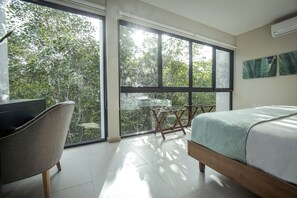 3 bedrooms, in-room safe, iron/ironing board, WiFi