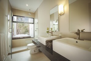 Shower, hair dryer, towels, soap - Tulum beautiful villa in trendy Aldea Zama. (Tulum)