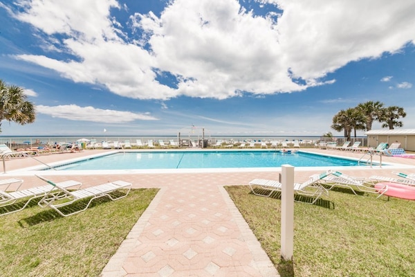 Pool looking out to Beach