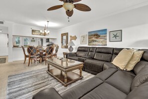 Smart TV, DVD player - 2br Condo on Park with walking access to the beach. (Jupiter)