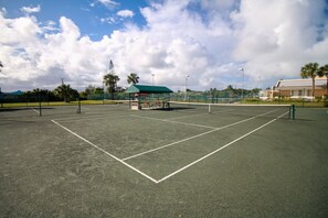 Sports court - 2br Condo on Park with walking access to the beach. (Jupiter)