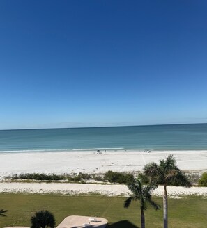 On the beach - 603A Spectacular Gulf Views w Updated Accommodations (Fort Myers Beach)