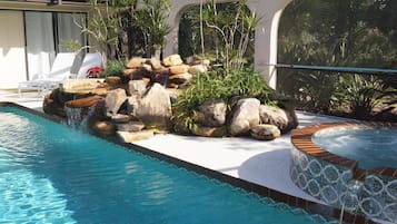 Piscine extérieure, piscine chauffée