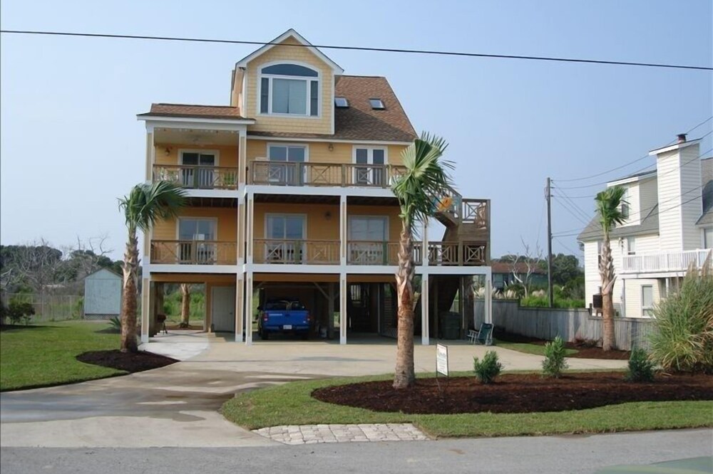 Fall discounts!! Clean Family Home, Fast WiFi. Easy access to beach at Point!