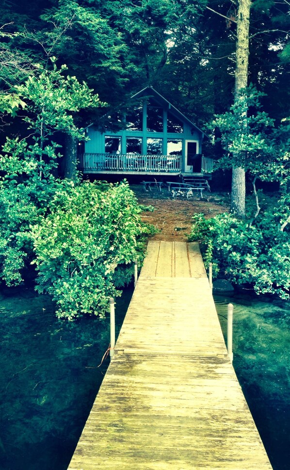 Lakeside cottage, pretty view of Trickey Pond. gladviewtrickeypond