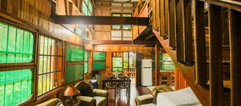 Cozy Caribbean Beachfront House (Pet & Kid Friendly)