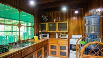 Fridge, microwave, oven, coffee/tea maker