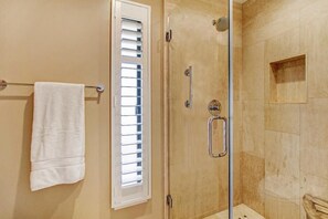 Shower, hair dryer, towels, soap - Condo w/Shared Pool and View of Driving Range (Napa)