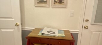 Bright And Cozy Two Room Unit,  Close To Beach And Sound -- Perfect  For Two!