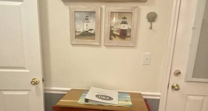 Bright And Cozy Two Room Unit, Close To Beach And Sound -- Perfect For Two!