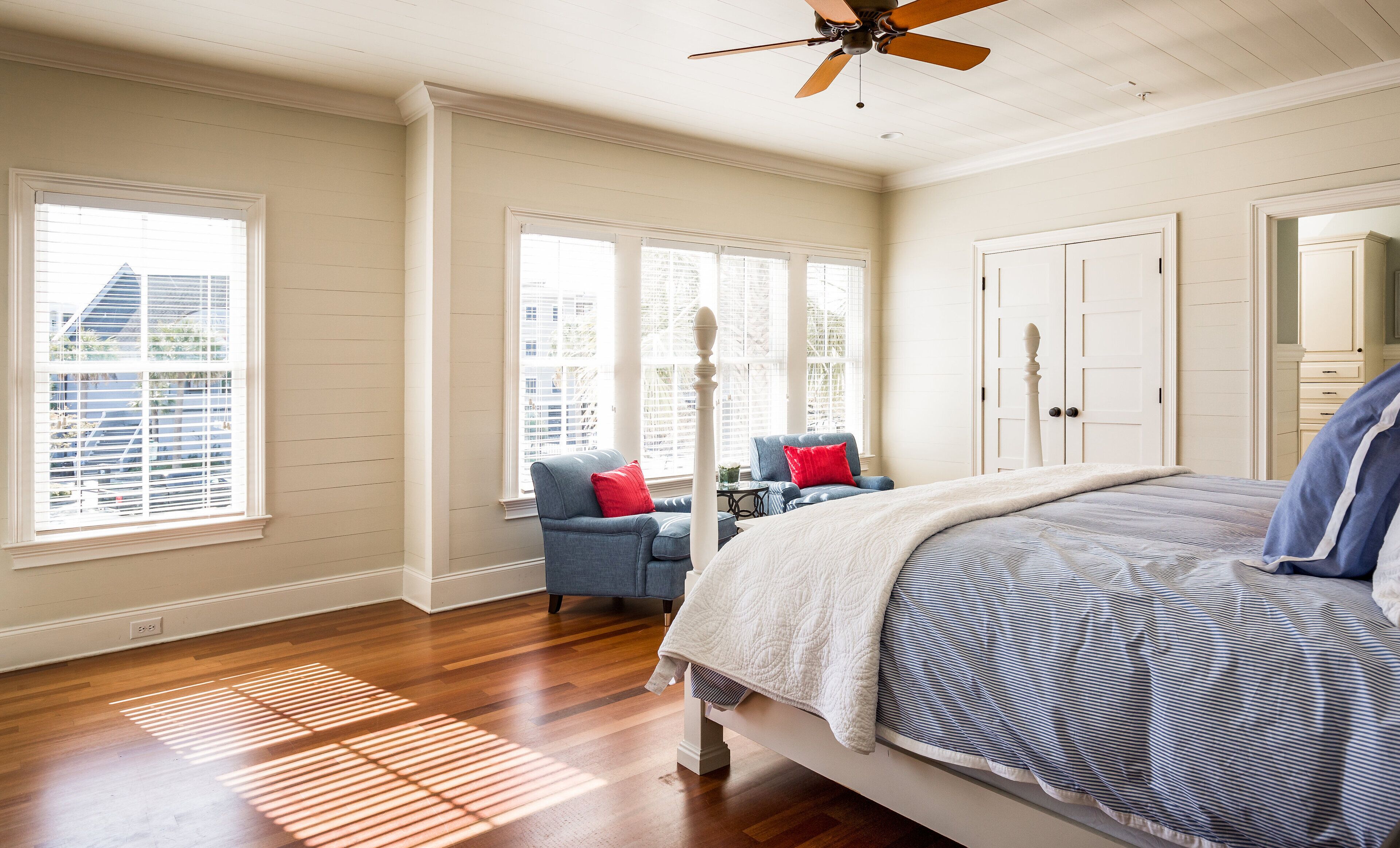 Custom Home- 5 Bedrooms, Ocean View,  Elevator and Rooftop Deck. Walk to beach 