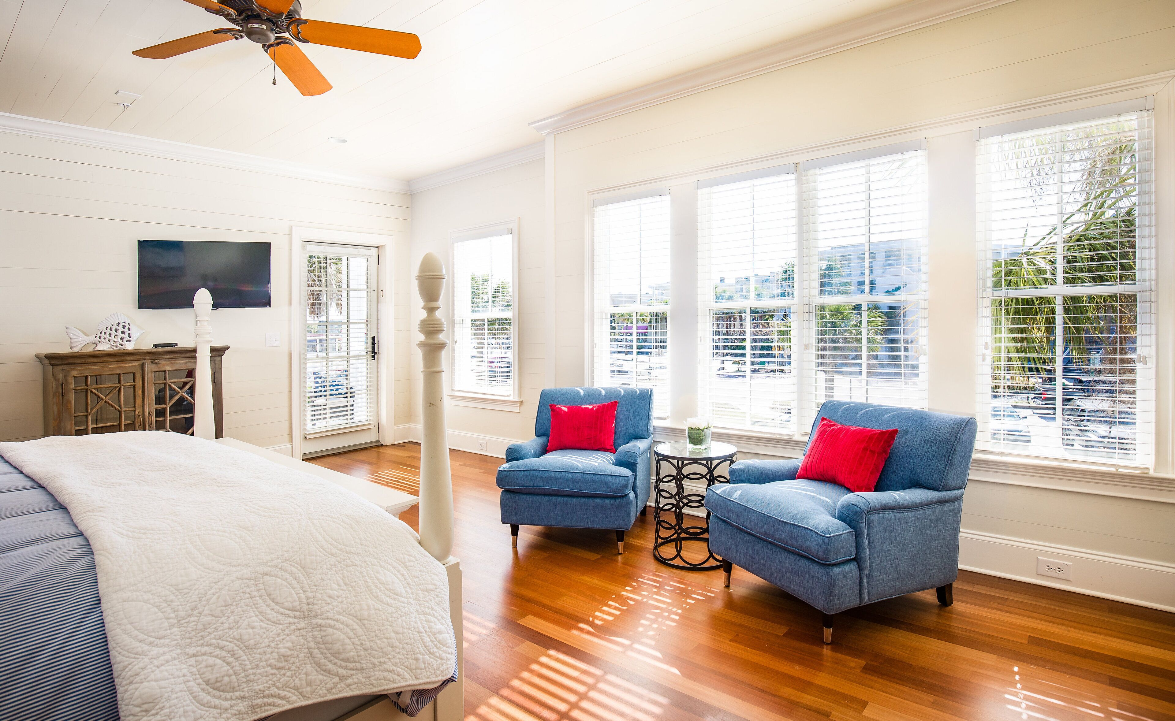 Custom Home- 5 Bedrooms, Ocean View,  Elevator and Rooftop Deck. Walk to beach 