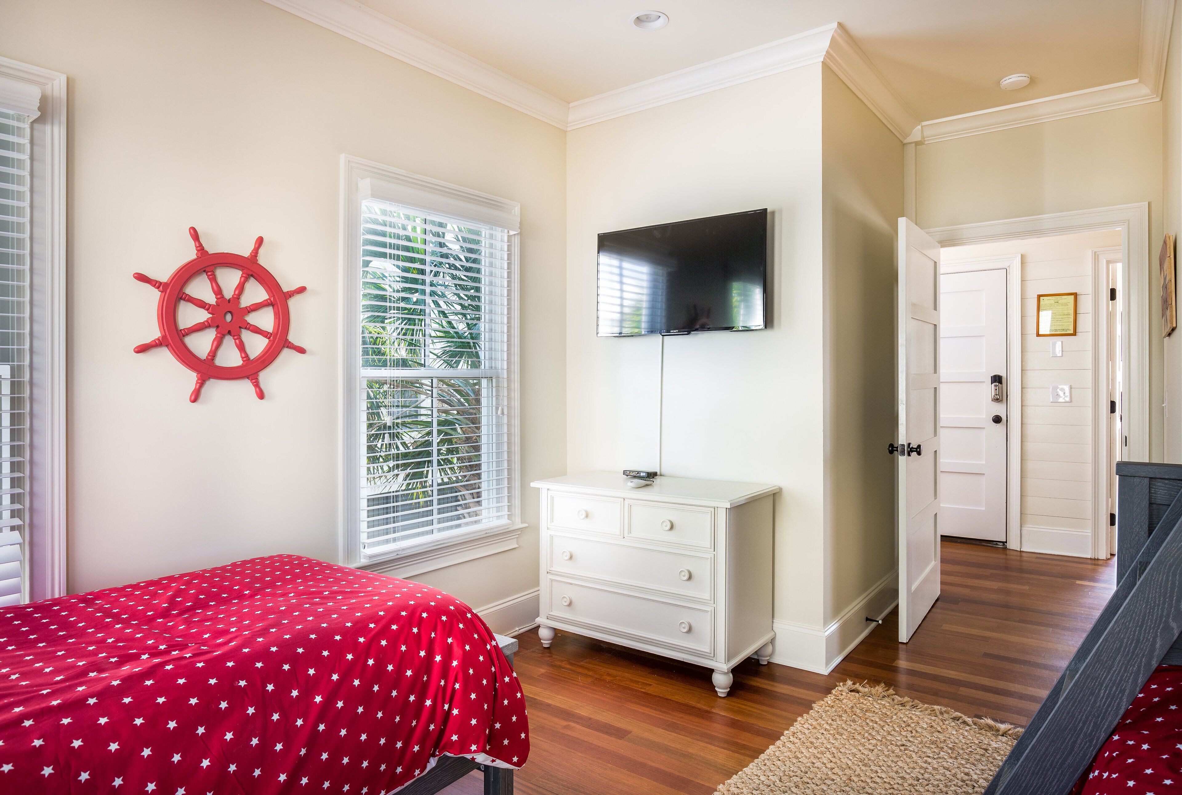 Custom Home- 5 Bedrooms, Ocean View,  Elevator and Rooftop Deck. Walk to beach 