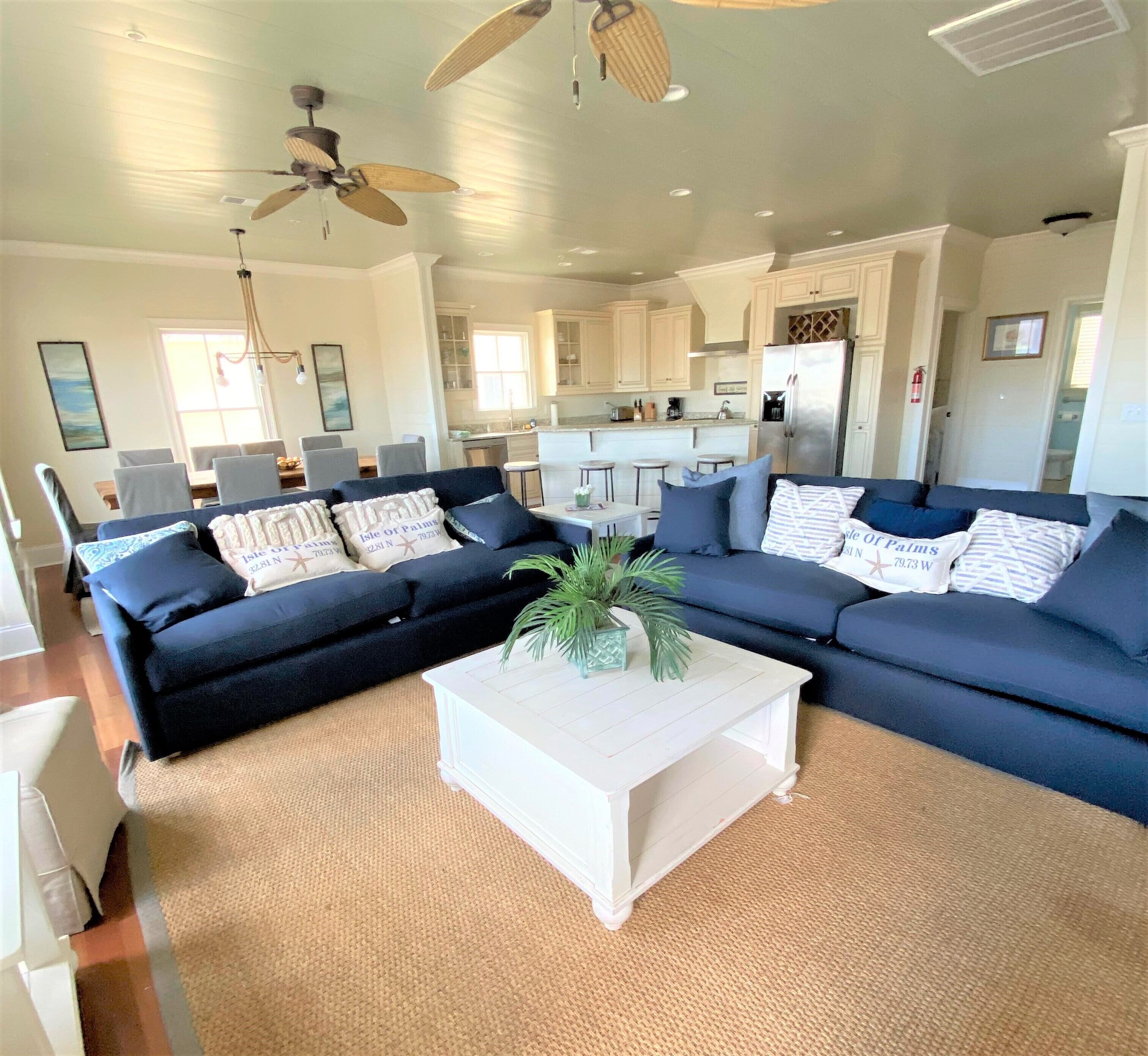 Custom Home- 5 Bedrooms, Ocean View,  Elevator and Rooftop Deck. Walk to beach 