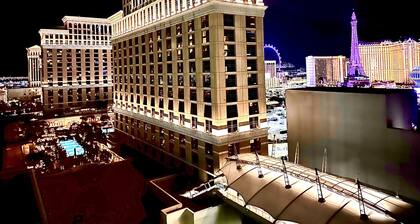 Vdara Resort -Junior Luxury Suite on the Strip - Free Parking & No Resort Fees