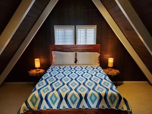 3 bedrooms, free WiFi, bed sheets - Includes weekday pontoon!! Near LBL, lots of deck space. 3 bed/2 bath (Cadiz)