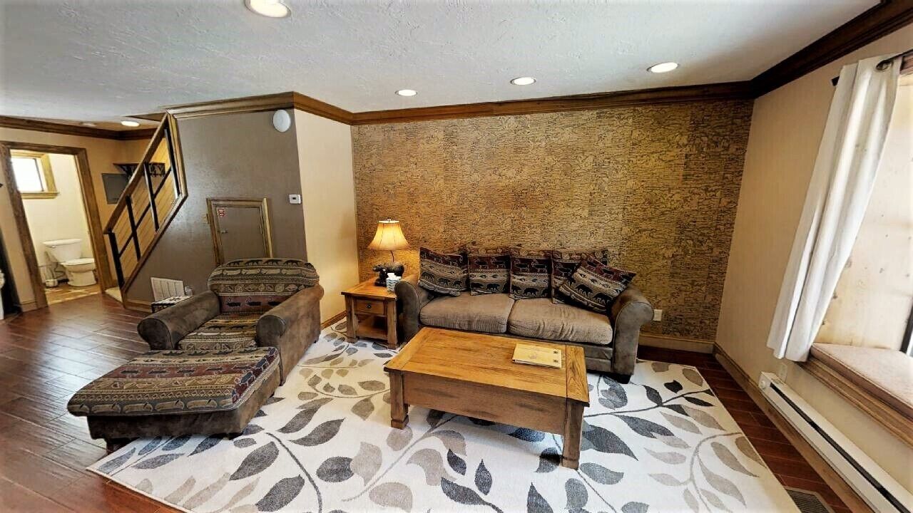 CJ Townhouse 2 - On the River - Across from the Fishing Ponds - Free WiFi - Cabl