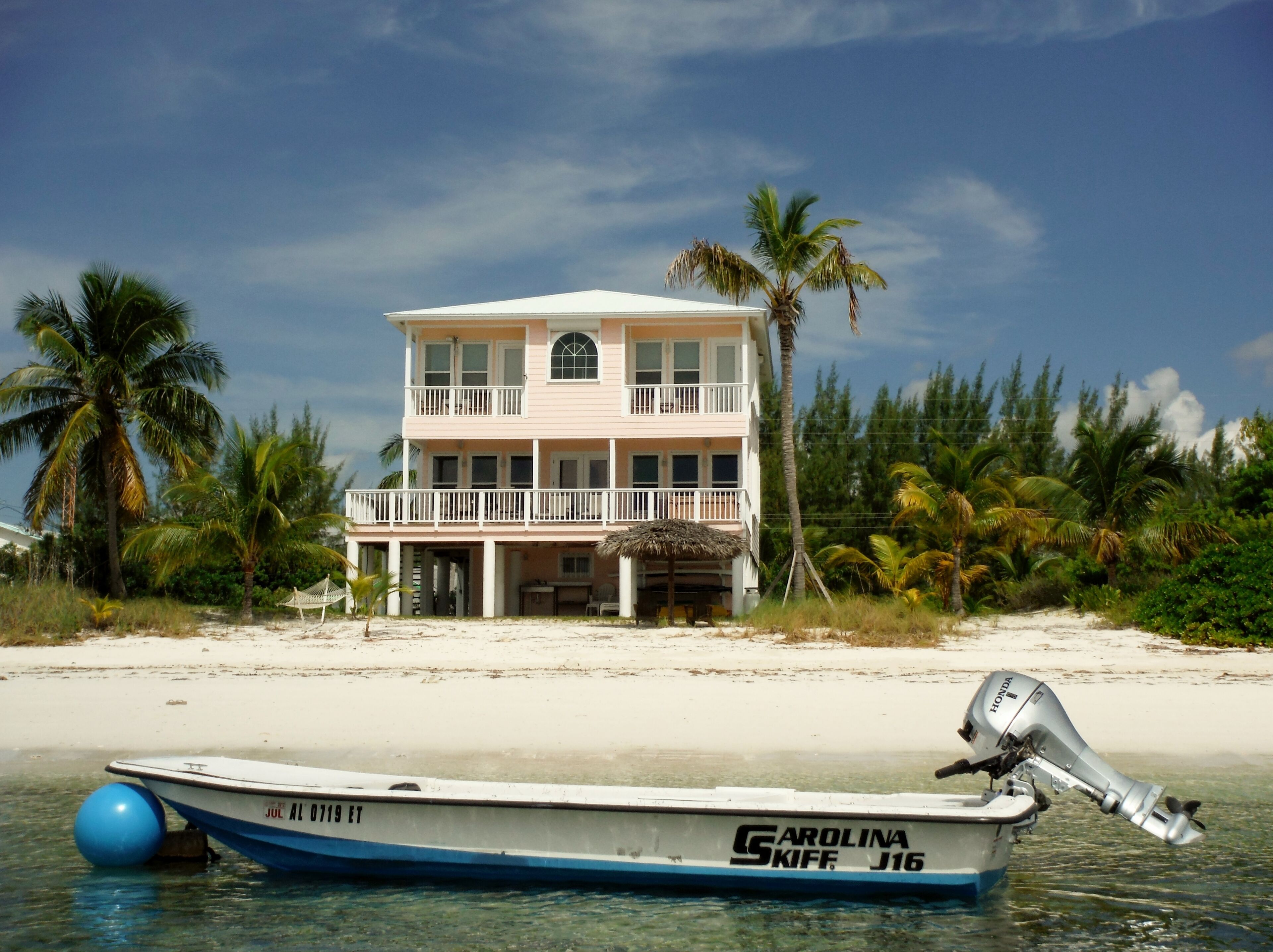Abaco Palms & Carolina Skiff. Expansive views - steps to the beautiful water!