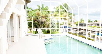 Kävele rannalle, ravintoloita, kauppoja, elokuvia. Vesijohto, suuri lämmitetty uima-allas, telakka