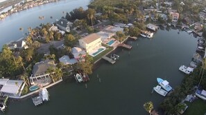 Exterior - Flipper's Lagoon   Luxury Waterfront  Pool Home       Dolphins in Backyard Daily (Indian Rocks Beach)