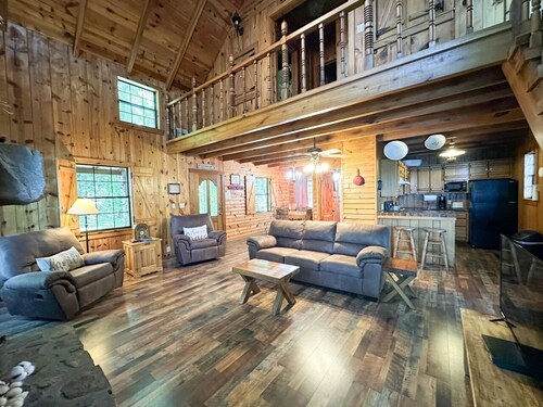 Heavenly Hideaway- Lakeview Cabin