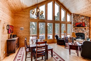 Smart TV, chimenea