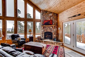 Smart TV, fireplace