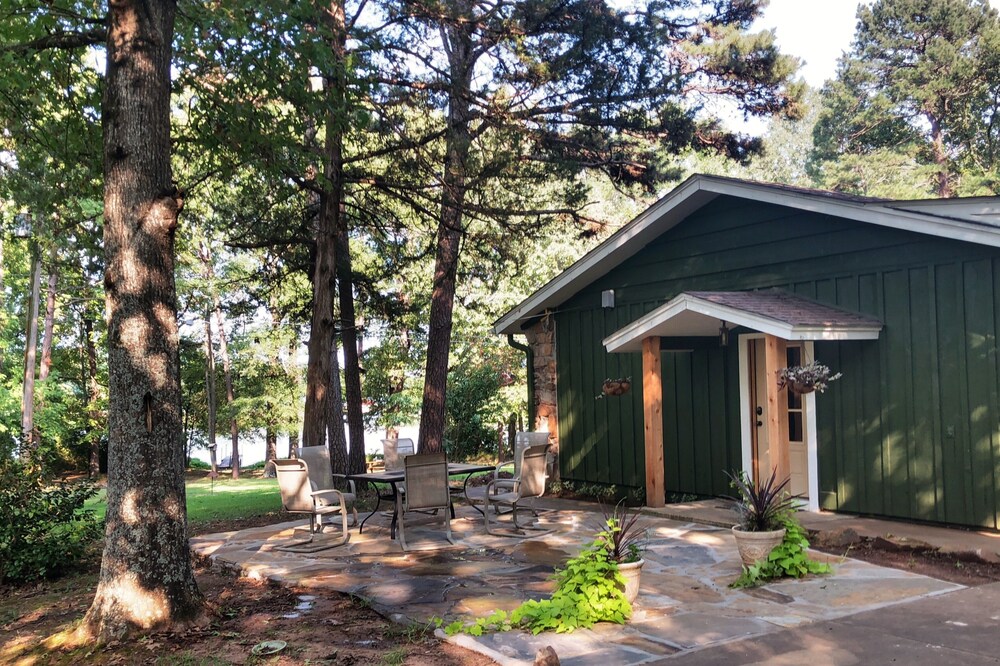 Russellville Lake House- waterfront with private dock