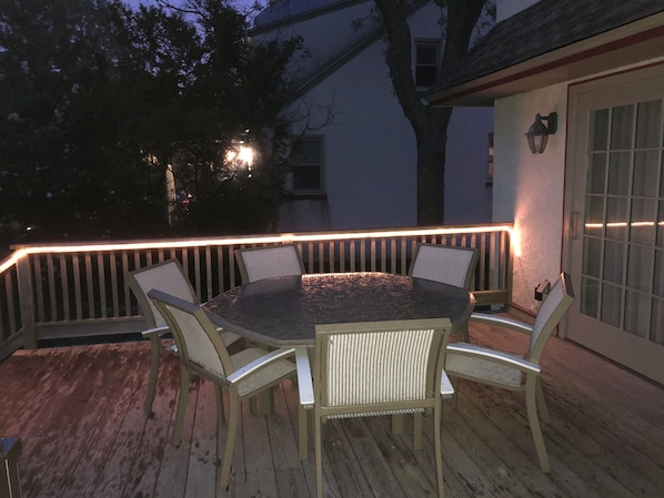 Outdoor dining