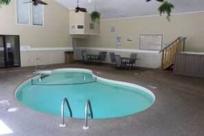 Piscine couverte, piscine extérieure