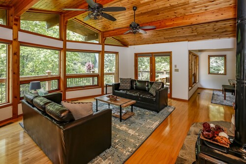 RESORT NEIGHBORHOOD - Walk to Pool, Tennis, Golf, Trails, Lake, & Restaurants