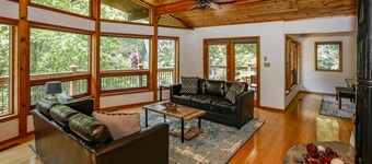 RESORT NEIGHBORHOOD - Walk to Pool, Tennis, Golf, Trails, Lake, & Restaurants