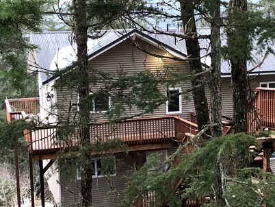 Stunning, New 2 bedroom Unit Minutes from Alyeska Resort