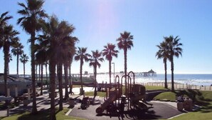 A park with palm trees, a playground, and a view of the ocean. - Spacious ocean View Penthouse sleeps 8-10 w/large ocean facing deck! (Imperial Beach)