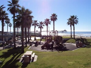 Property grounds - Spacious ocean View Penthouse sleeps 8-10 w/large ocean facing deck! (Imperial Beach)