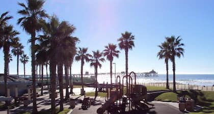Spacious ocean View Penthouse sleeps 8-10 w/large ocean facing deck!