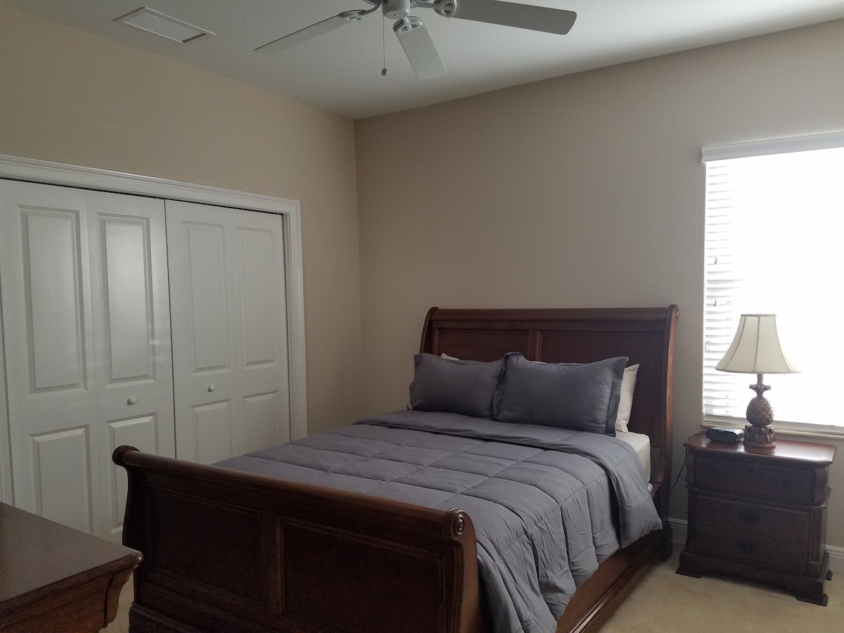 Photo 9 of Olde Florida Style, 4 Bedrooms 3 Bath Pool\Hot Tub - Free Pool and Spa Heat!