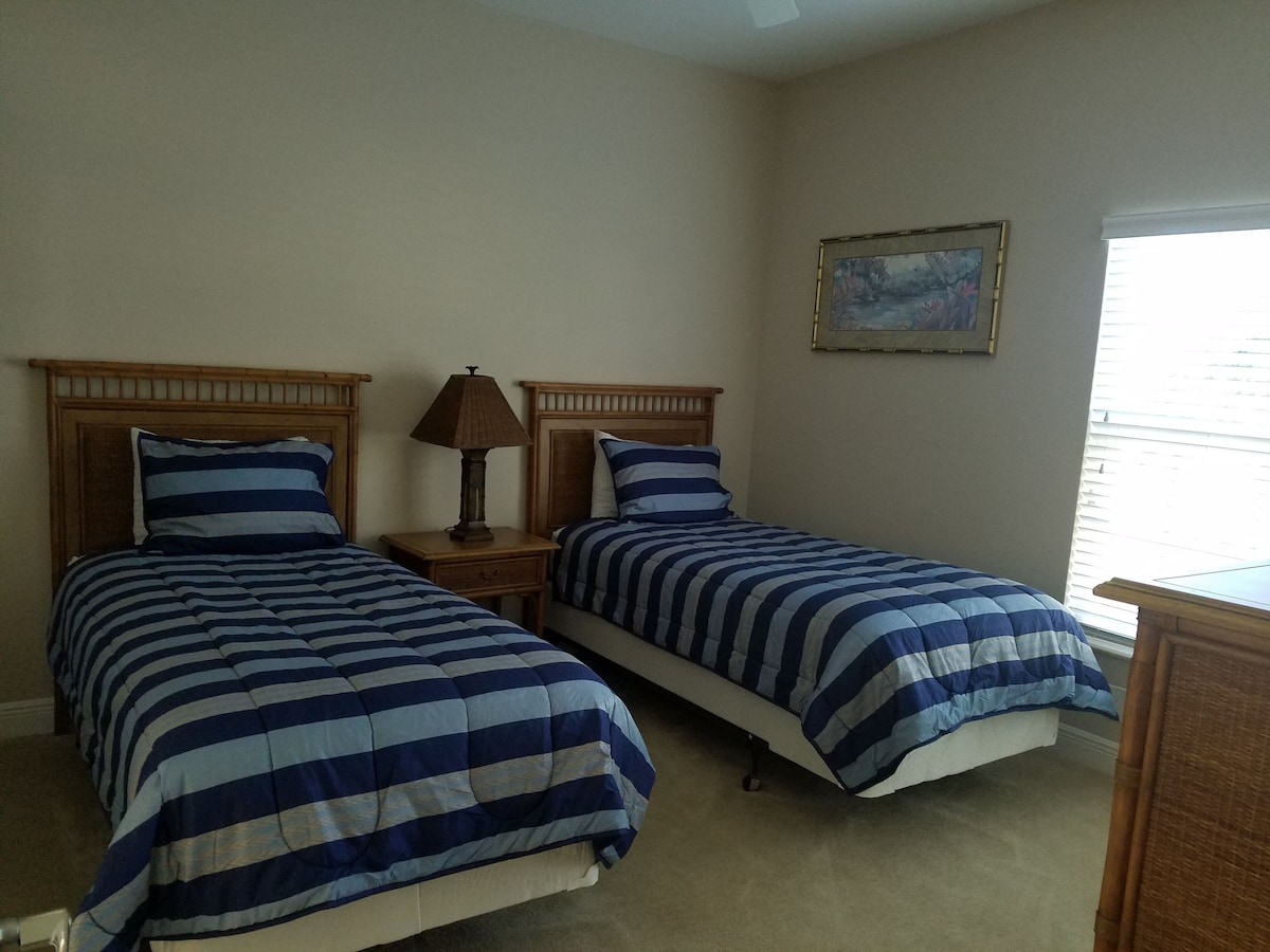 Photo 10 of Olde Florida Style, 4 Bedrooms 3 Bath Pool\Hot Tub - Free Pool and Spa Heat!
