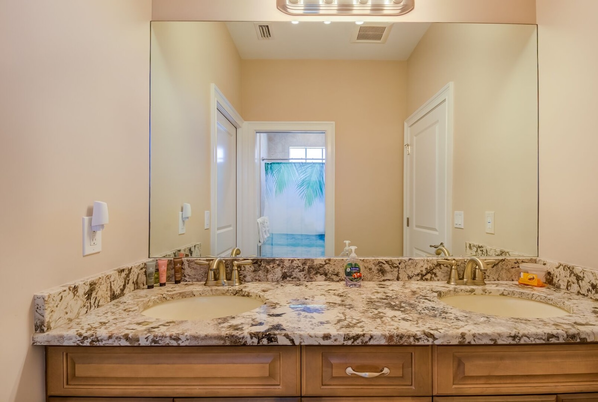 Photo 19 of Olde Florida Style, 4 Bedrooms 3 Bath Pool\Hot Tub - Free Pool and Spa Heat!