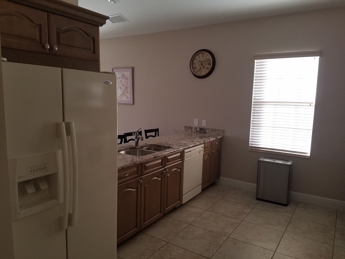 Photo 7 of Olde Florida Style, 4 Bedrooms 3 Bath Pool\Hot Tub - Free Pool and Spa Heat!