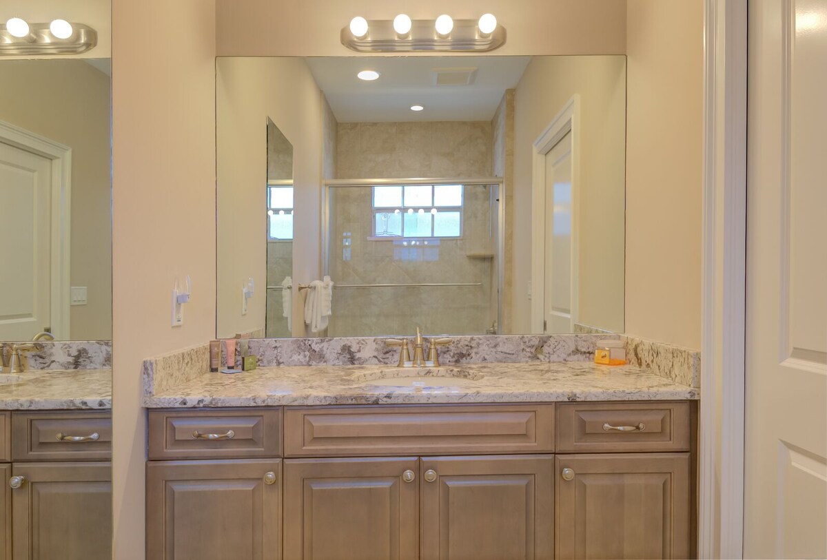 Photo 18 of Olde Florida Style, 4 Bedrooms 3 Bath Pool\Hot Tub - Free Pool and Spa Heat!