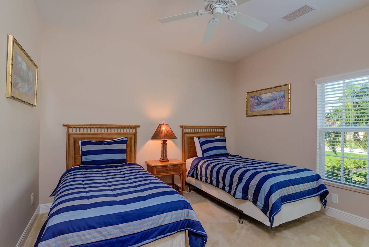 Photo 20 of Olde Florida Style, 4 Bedrooms 3 Bath Pool\Hot Tub - Free Pool and Spa Heat!