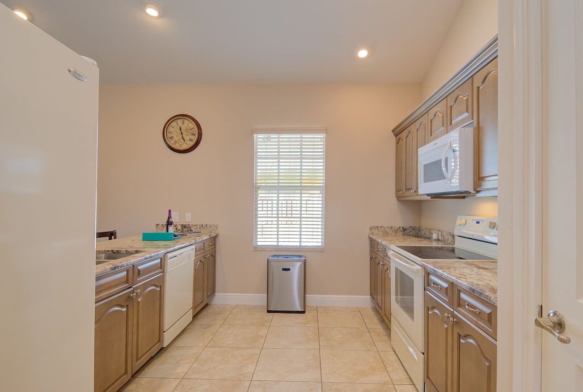 Photo 22 of Olde Florida Style, 4 Bedrooms 3 Bath Pool\Hot Tub - Free Pool and Spa Heat!