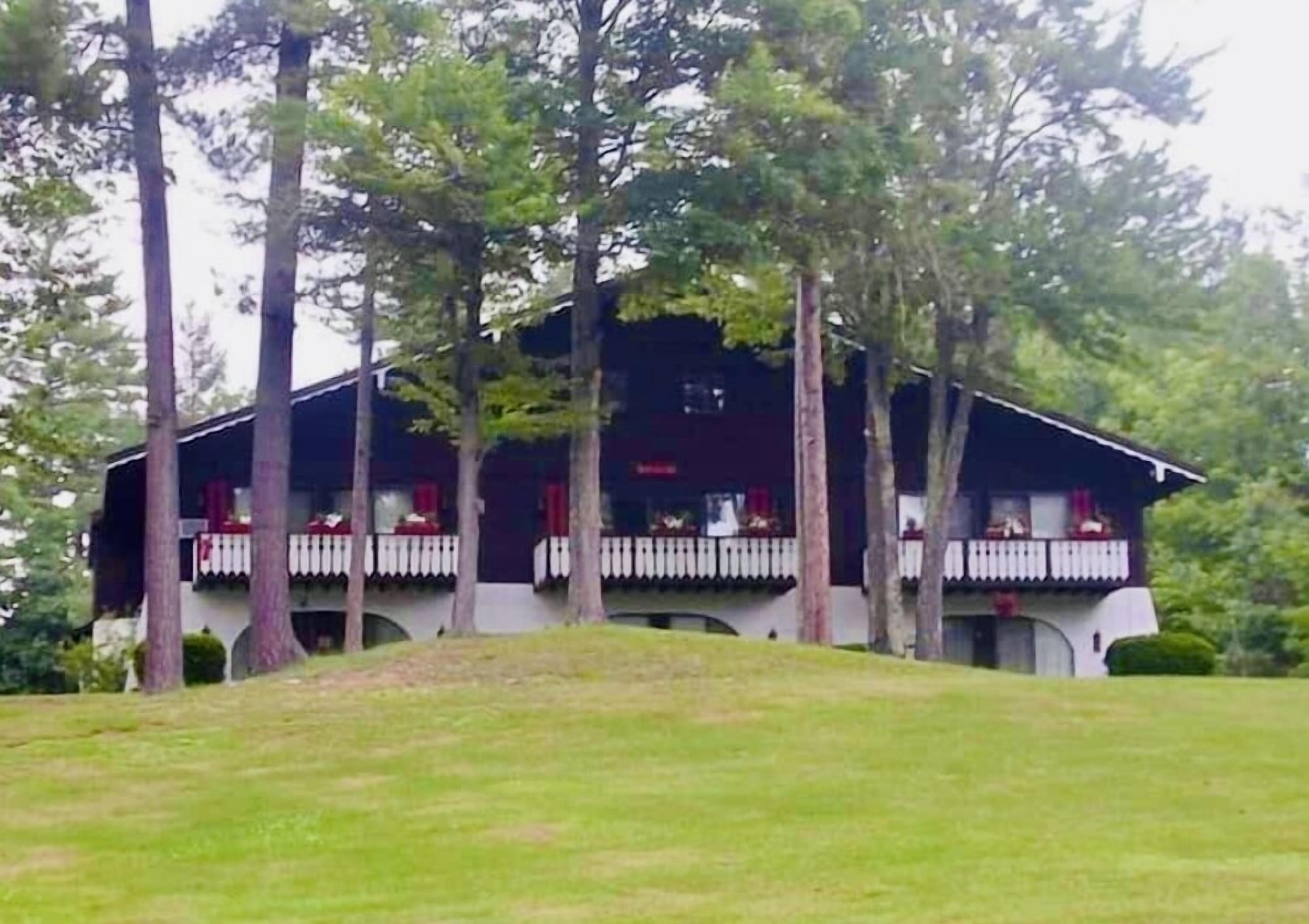 Walk to Storyland, Country Club Condo, Mountain Views, multi nights discounts