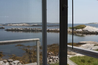 Idyllic Oceanfront Cottage, Near Peggy's Cove!