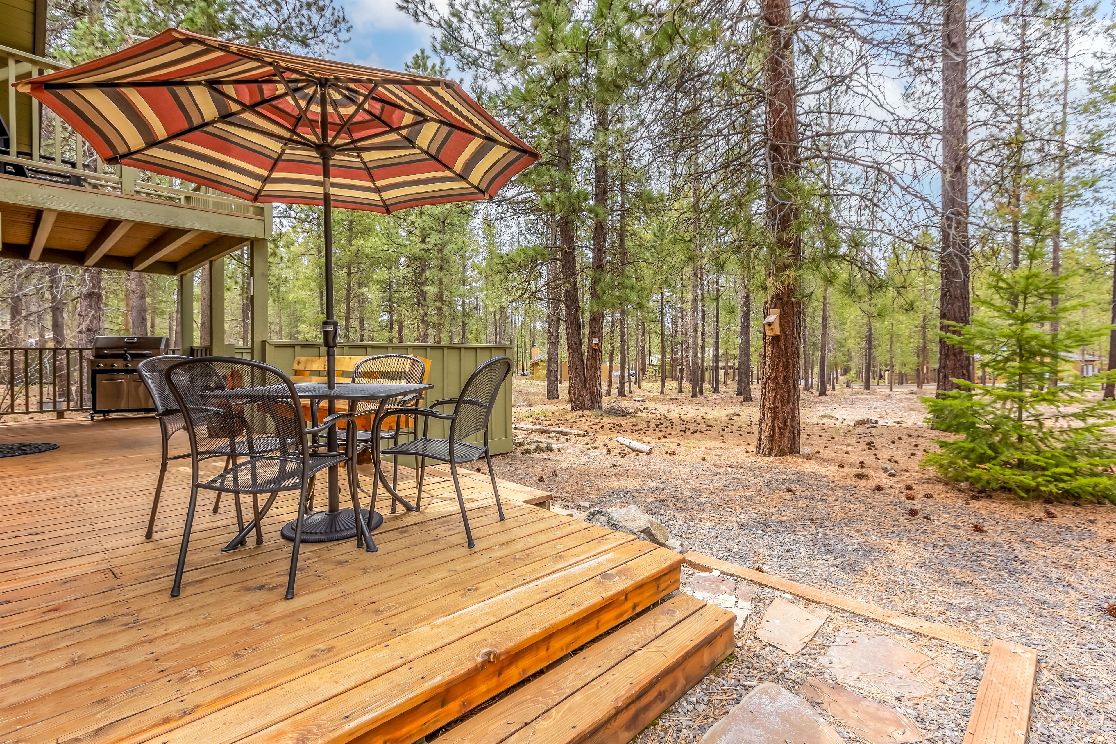 4 Bedroom Classic Cabin, A/C, Walk to Starbucks & The Village  -  DEER08